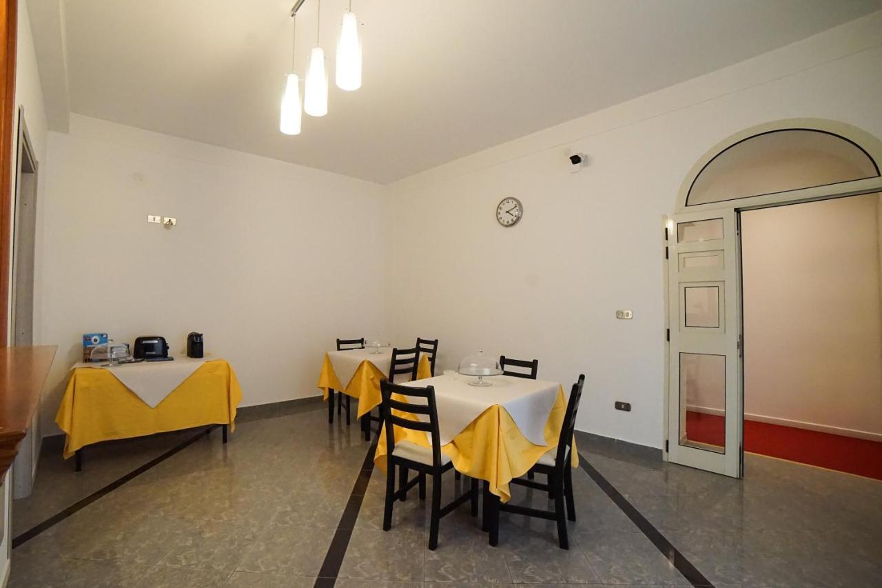 Central Home B&B Козенца Экстерьер фото